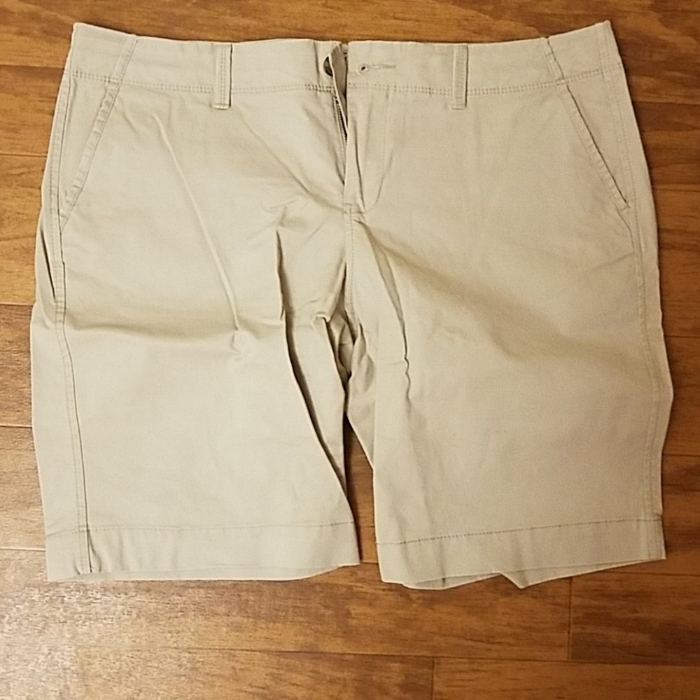 Old navy, Bermuda khakis shorts, tan, size 12
